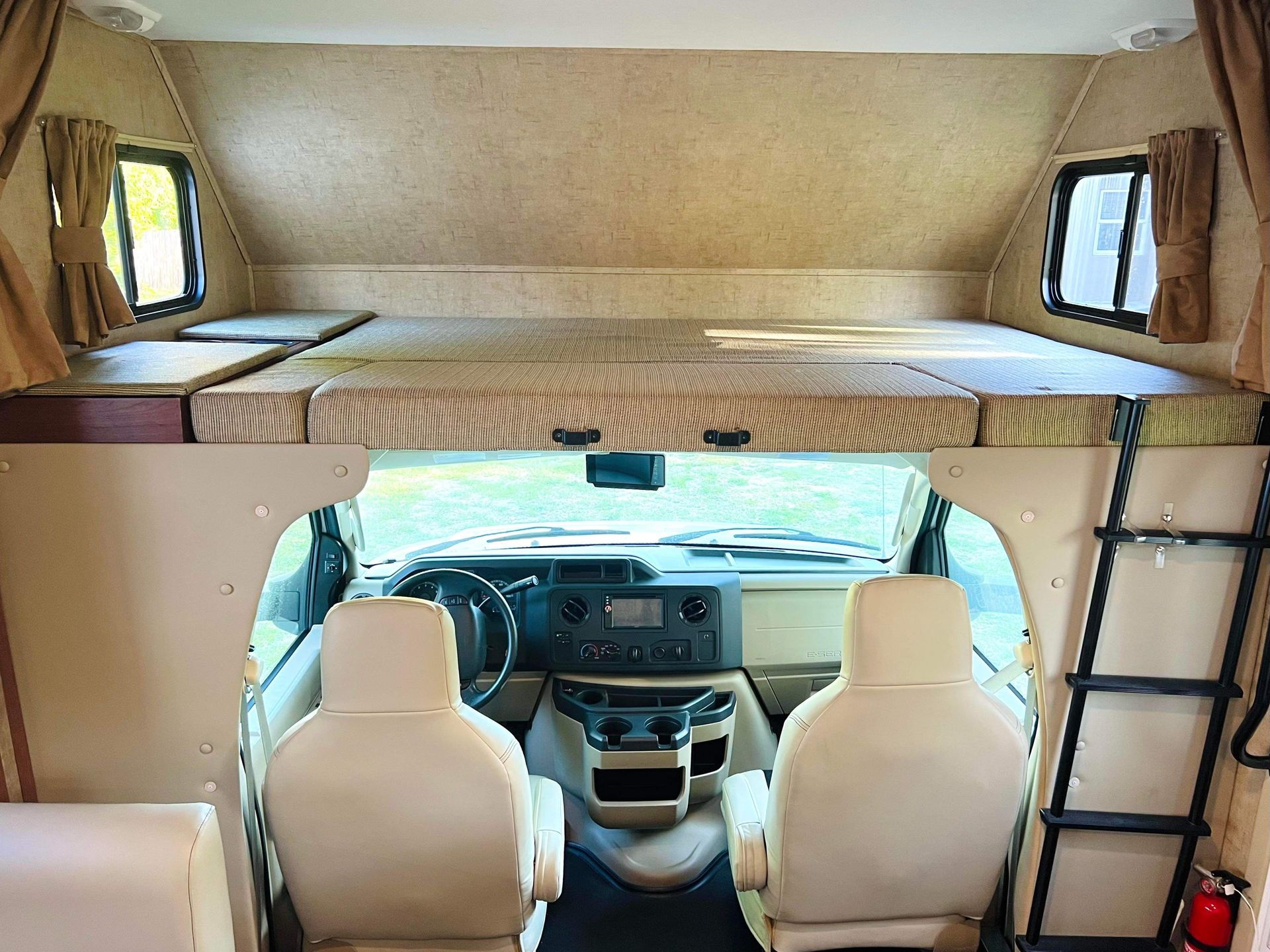 Photo 5 - 2016 Forest River Class C Motorhome rental photo 7