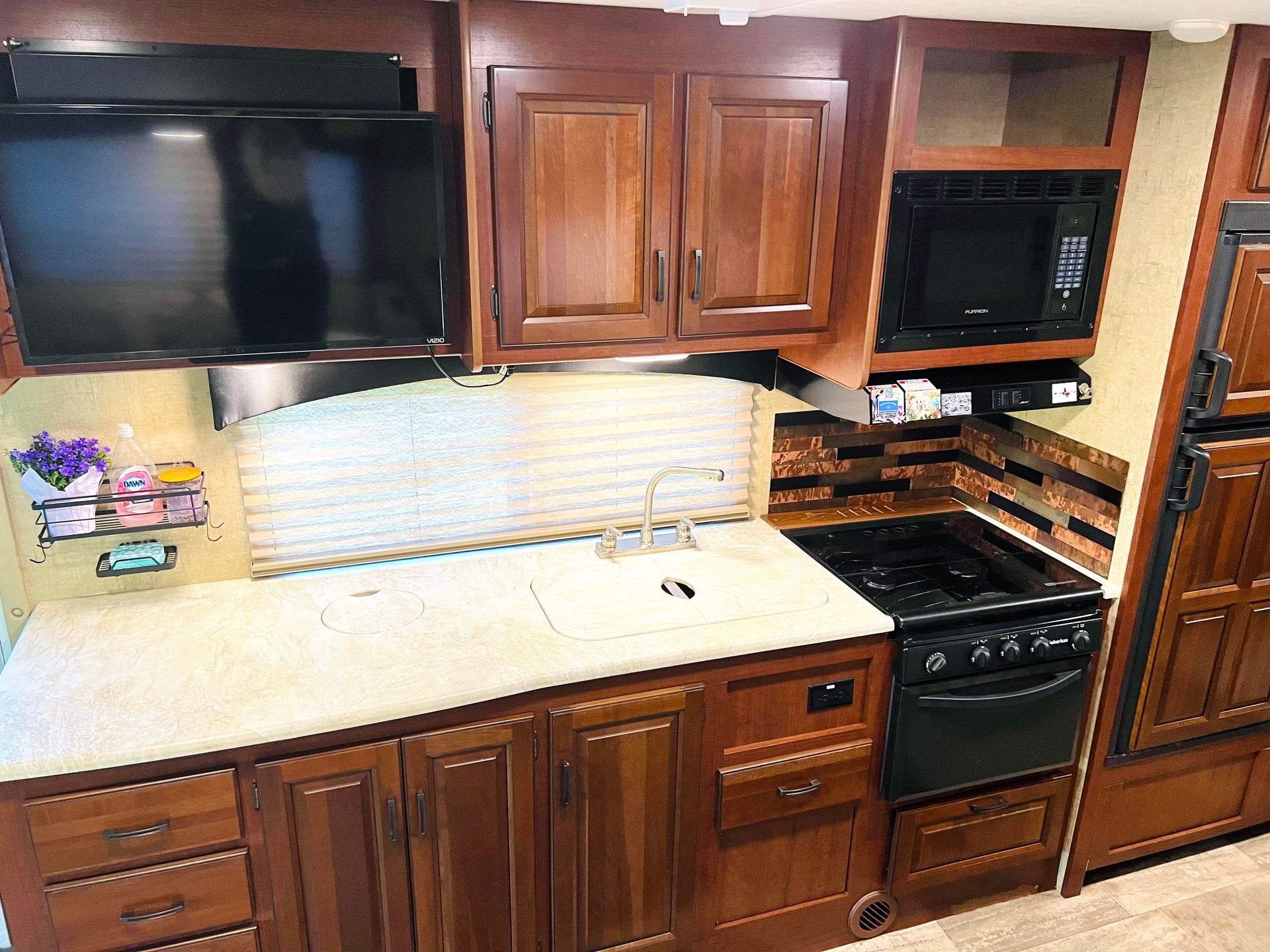 Photo 7 - 2016 Forest River Class C Motorhome rental photo 9