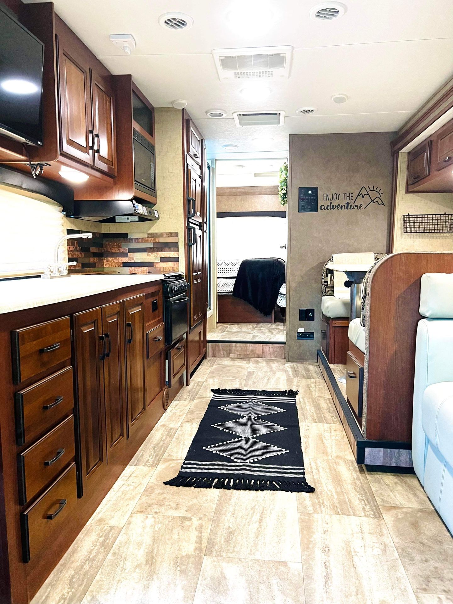 Photo 8 - 2016 Forest River Class C Motorhome rental photo 10
