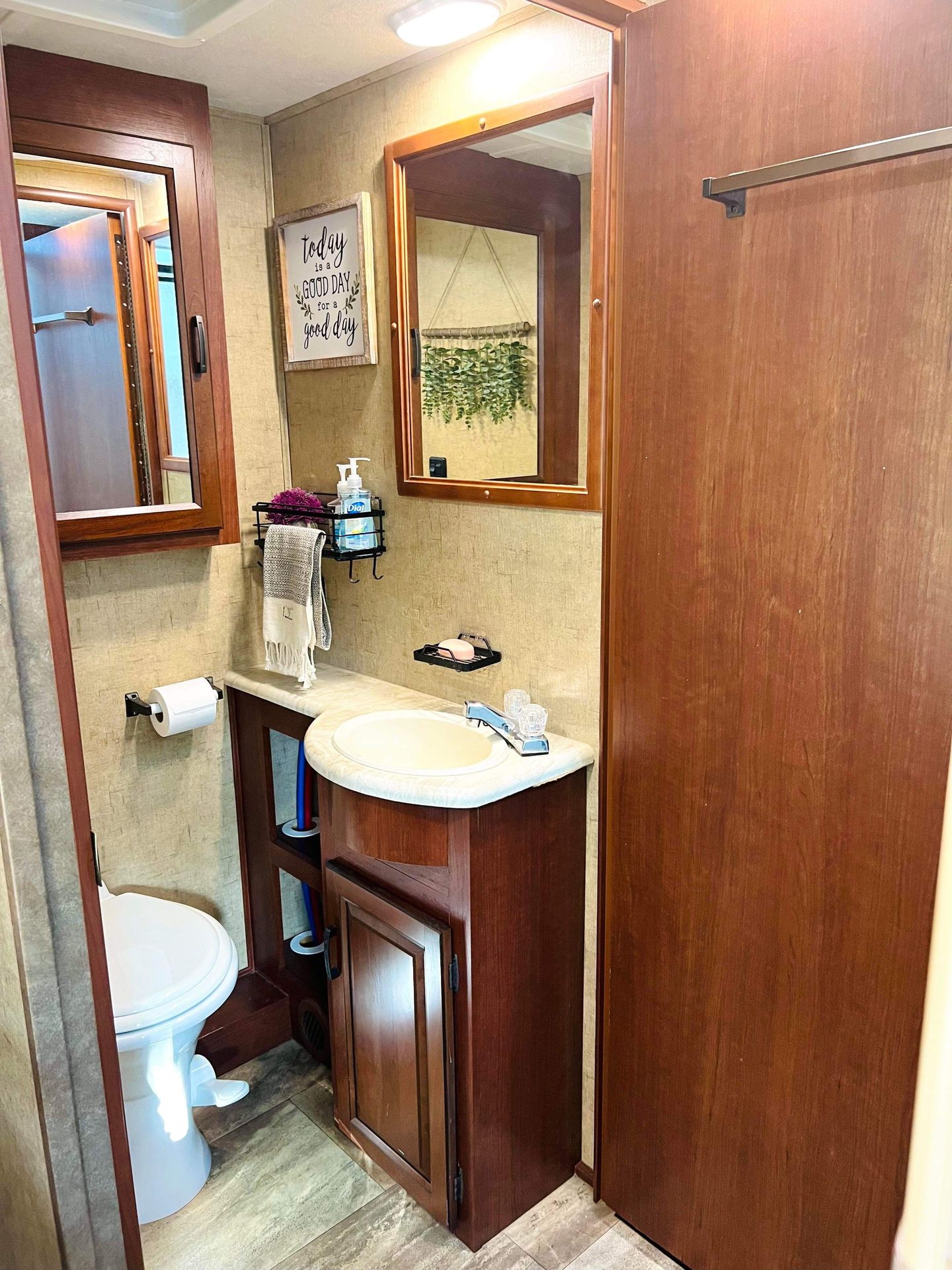 Photo 12 - 2016 Forest River Class C Motorhome rental photo 14