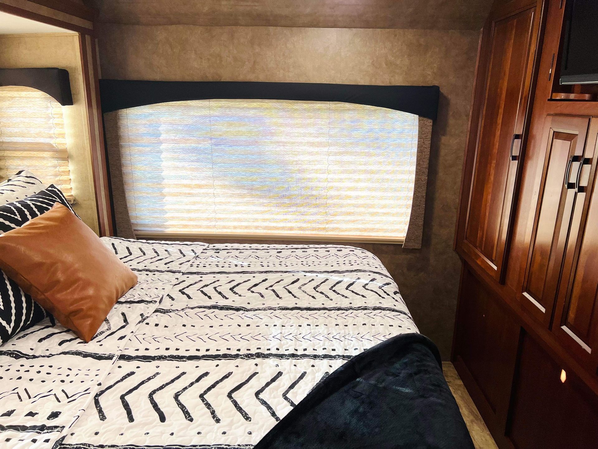 Photo 15 - 2016 Forest River Class C Motorhome rental photo 17