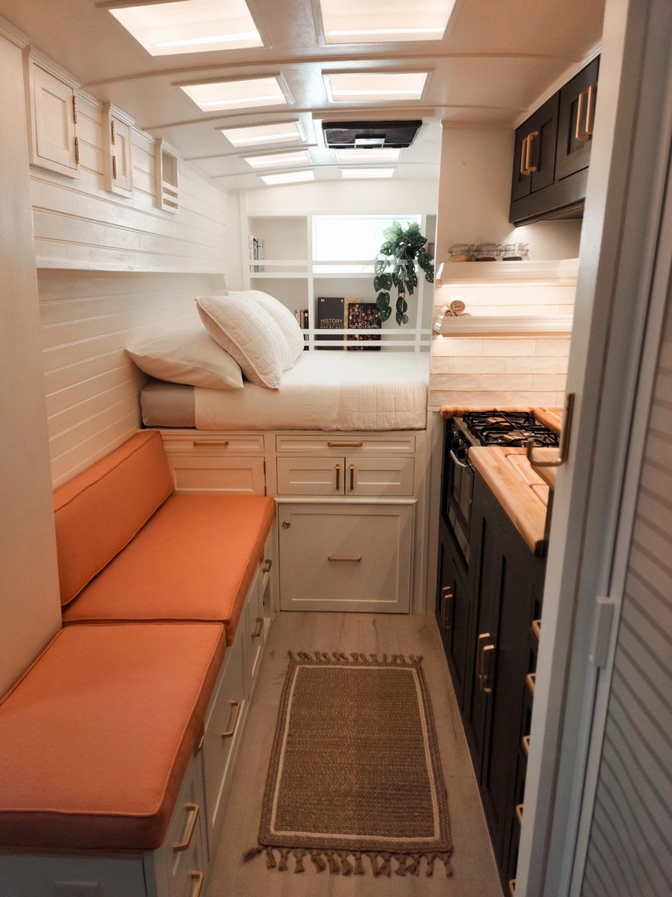 Photo 6 - 2019 Ford Class B Motorhome rental photo 8