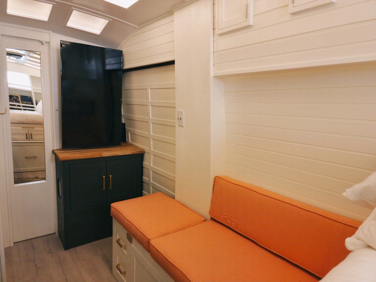 Photo 7 - 2019 Ford Class B Motorhome rental photo 9