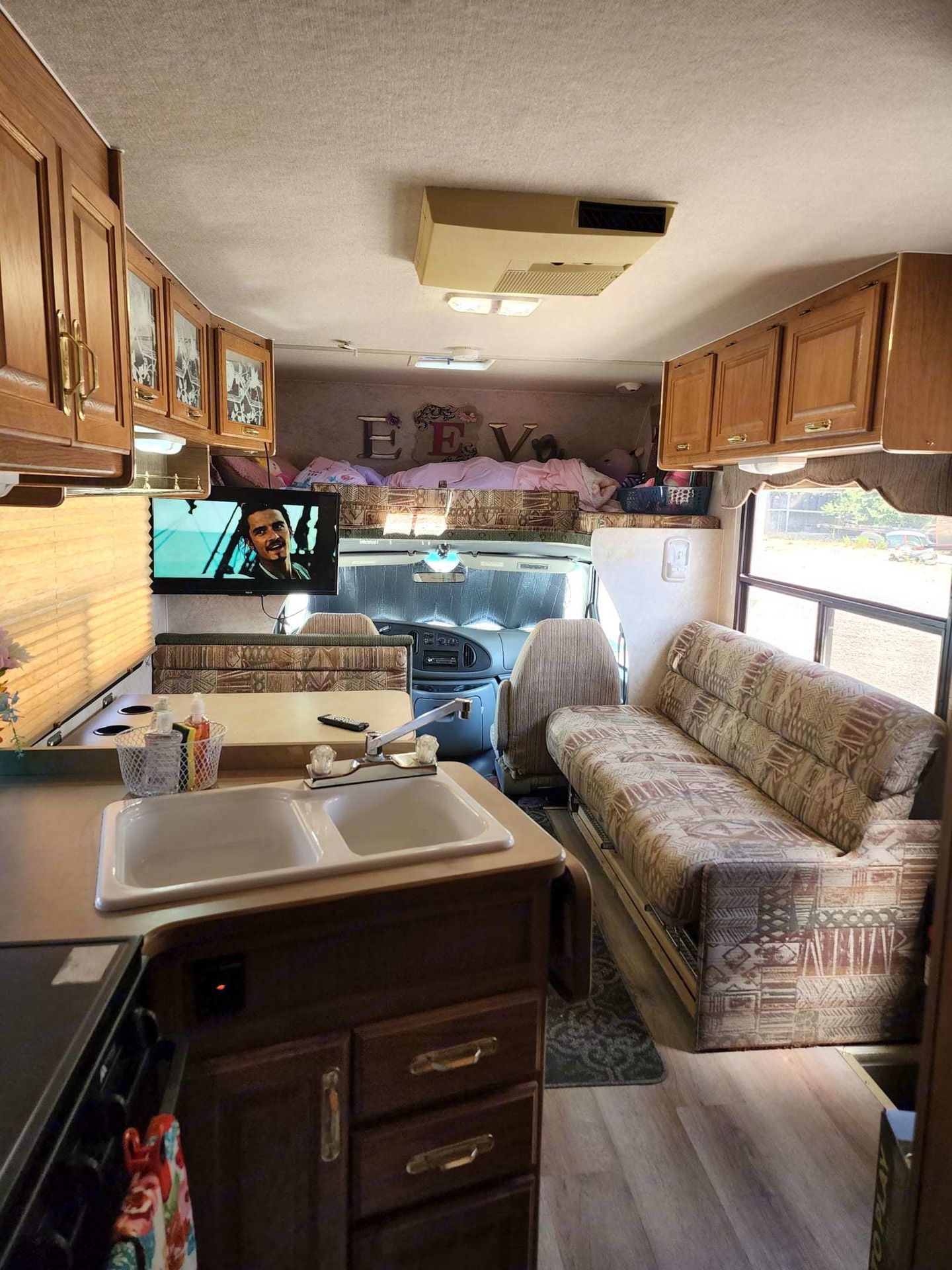 Photo 0 - 1998 Ford Class C Motorhome rental photo 3