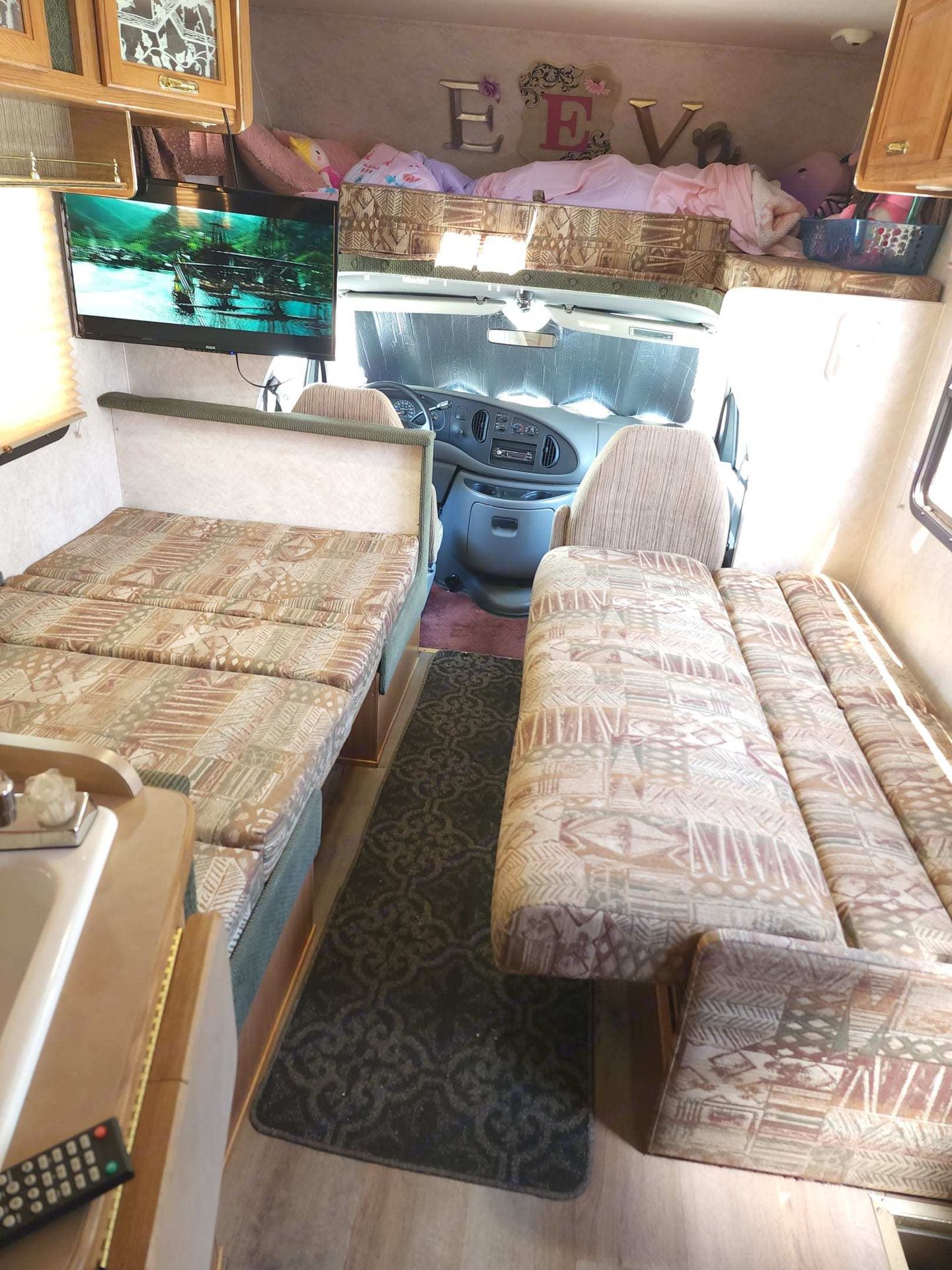 Photo 2 - 1998 Ford Class C Motorhome rental photo 6