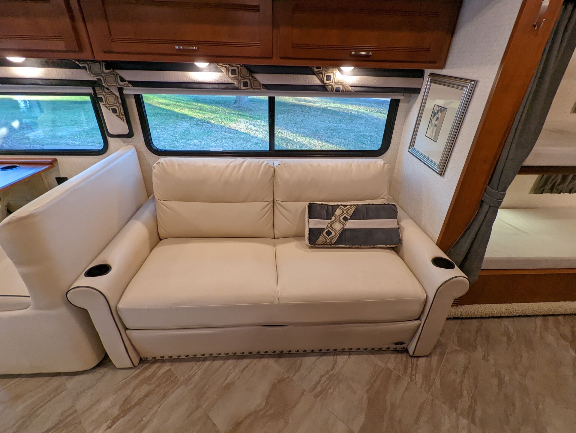 Photo 4 - 2017 Winnebago Class A Motorhome rental photo 6