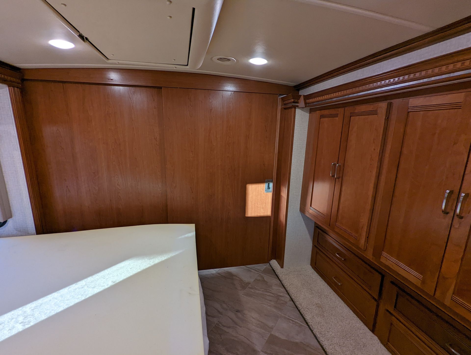 Photo 10 - 2017 Winnebago Class A Motorhome rental photo 12