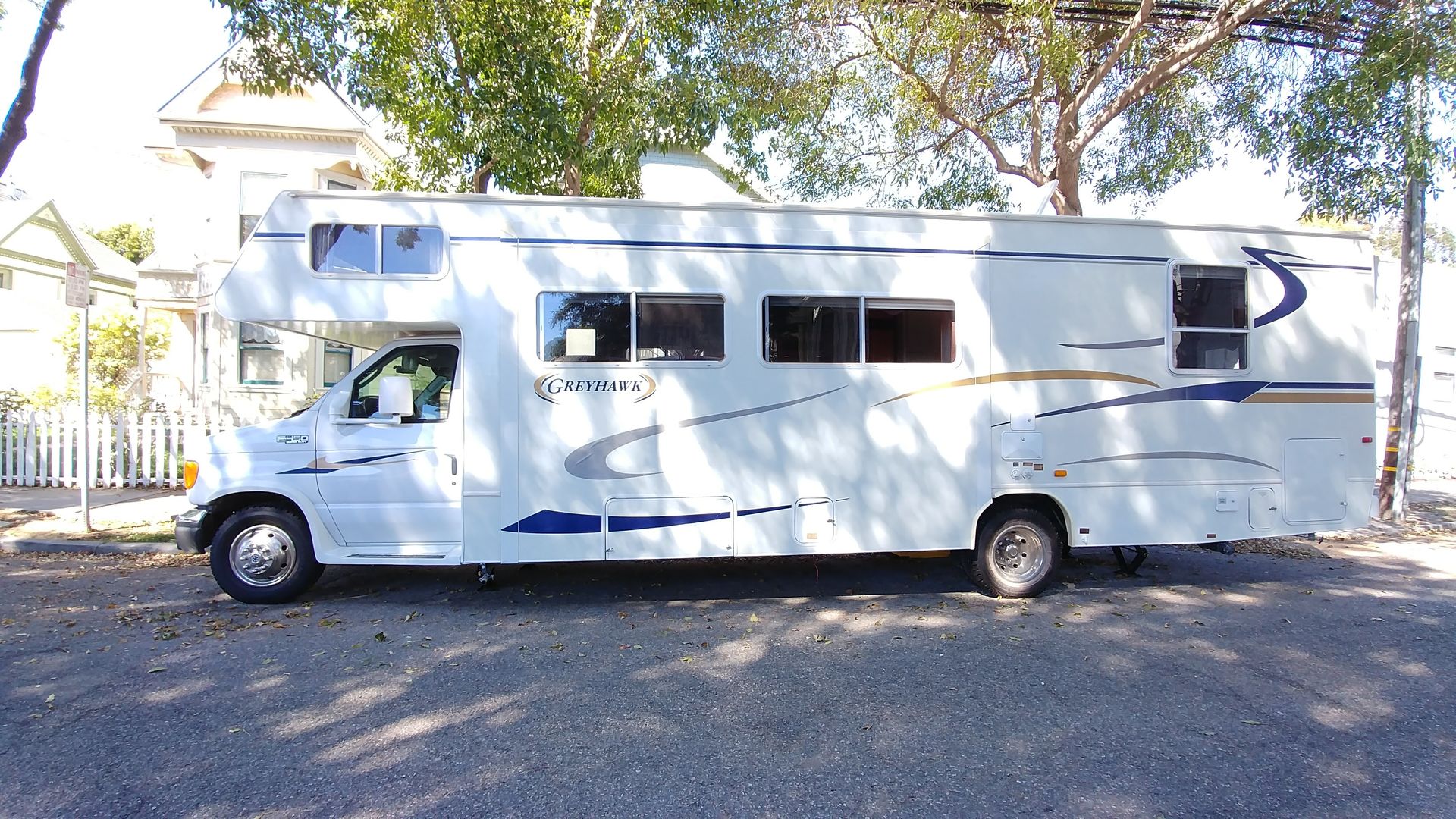 Photo 0 - 2005 Jayco Class C Motorhome rental photo 2