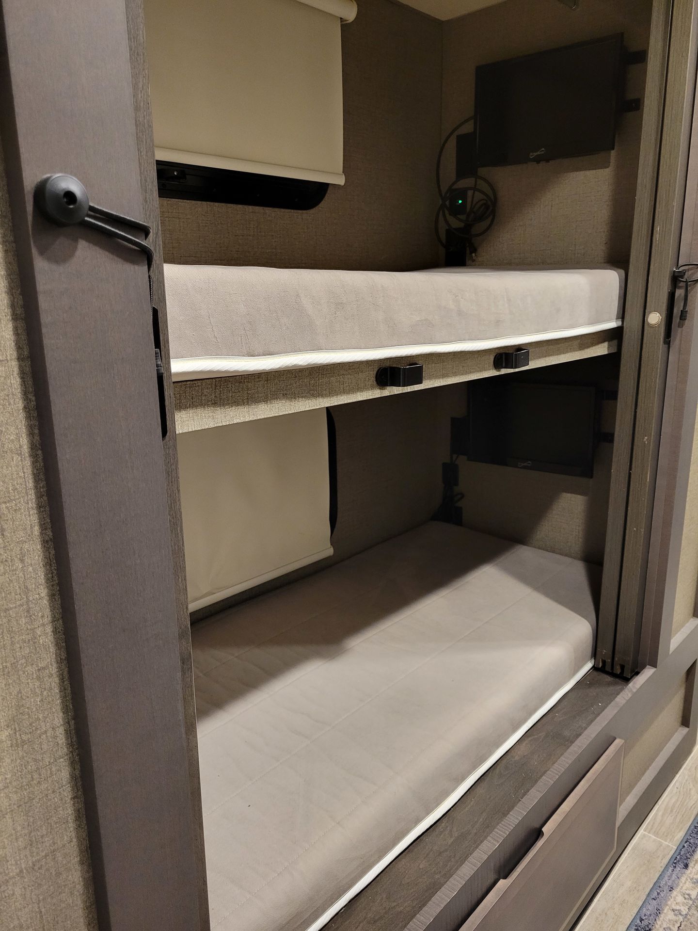 Photo 1 - 2022 Thor Class C Motorhome rental photo 3