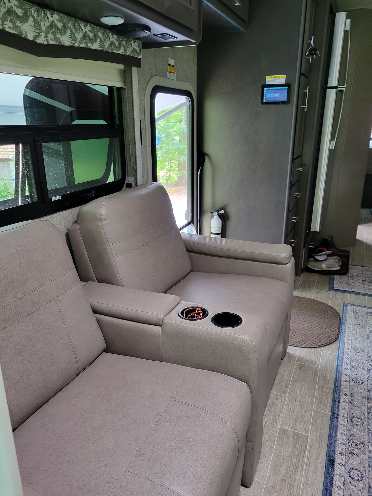 Photo 6 - 2022 Thor Class C Motorhome rental photo 8