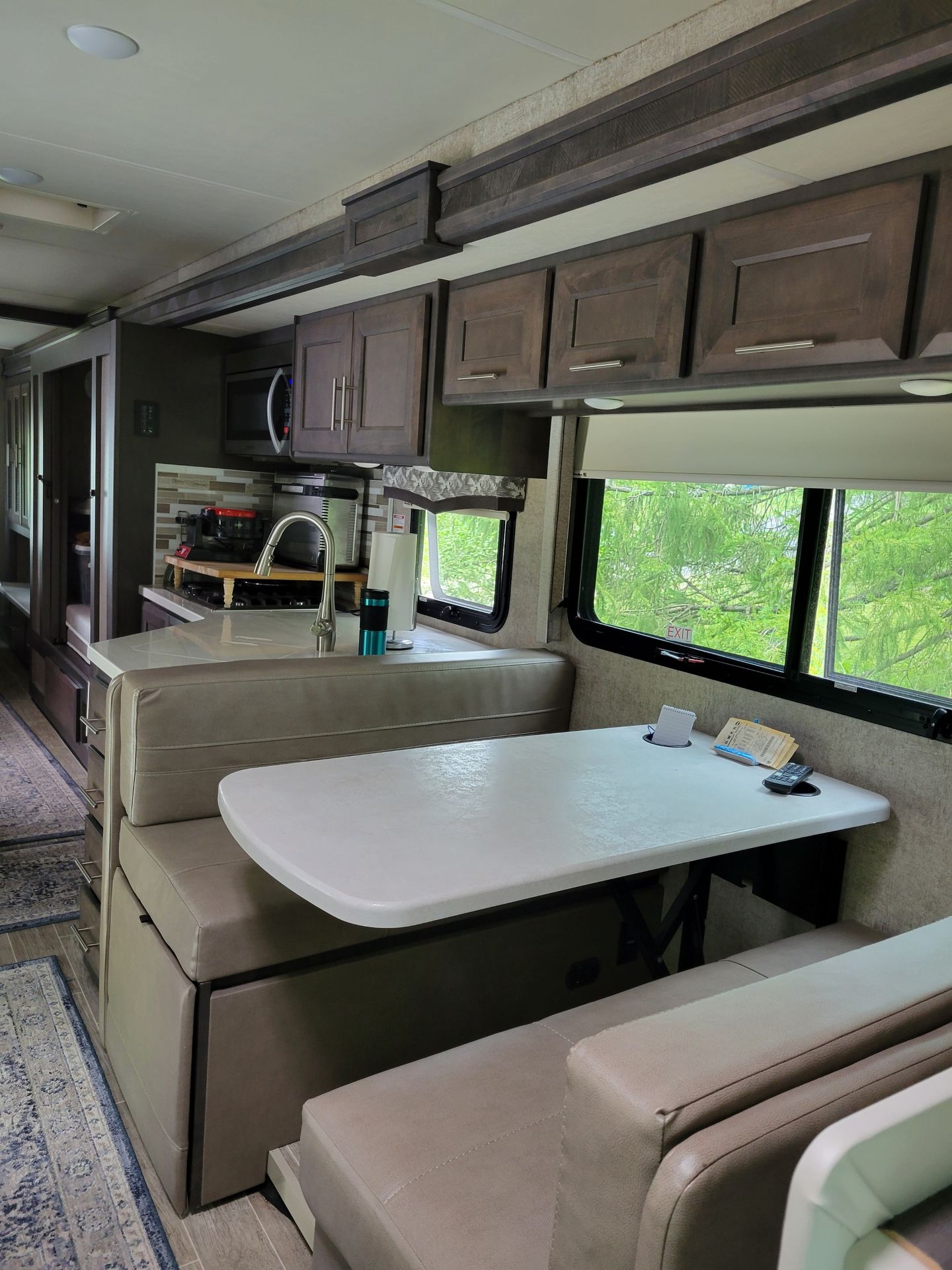 Photo 7 - 2022 Thor Class C Motorhome rental photo 9