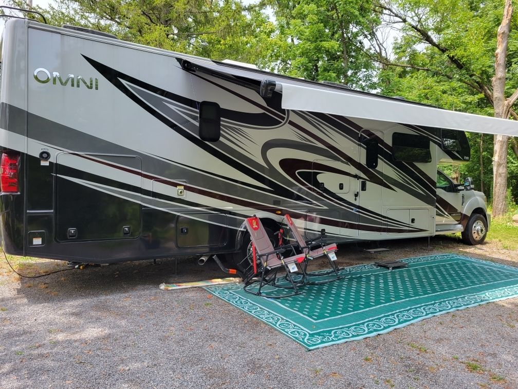 Photo 10 - 2022 Thor Class C Motorhome rental photo 12