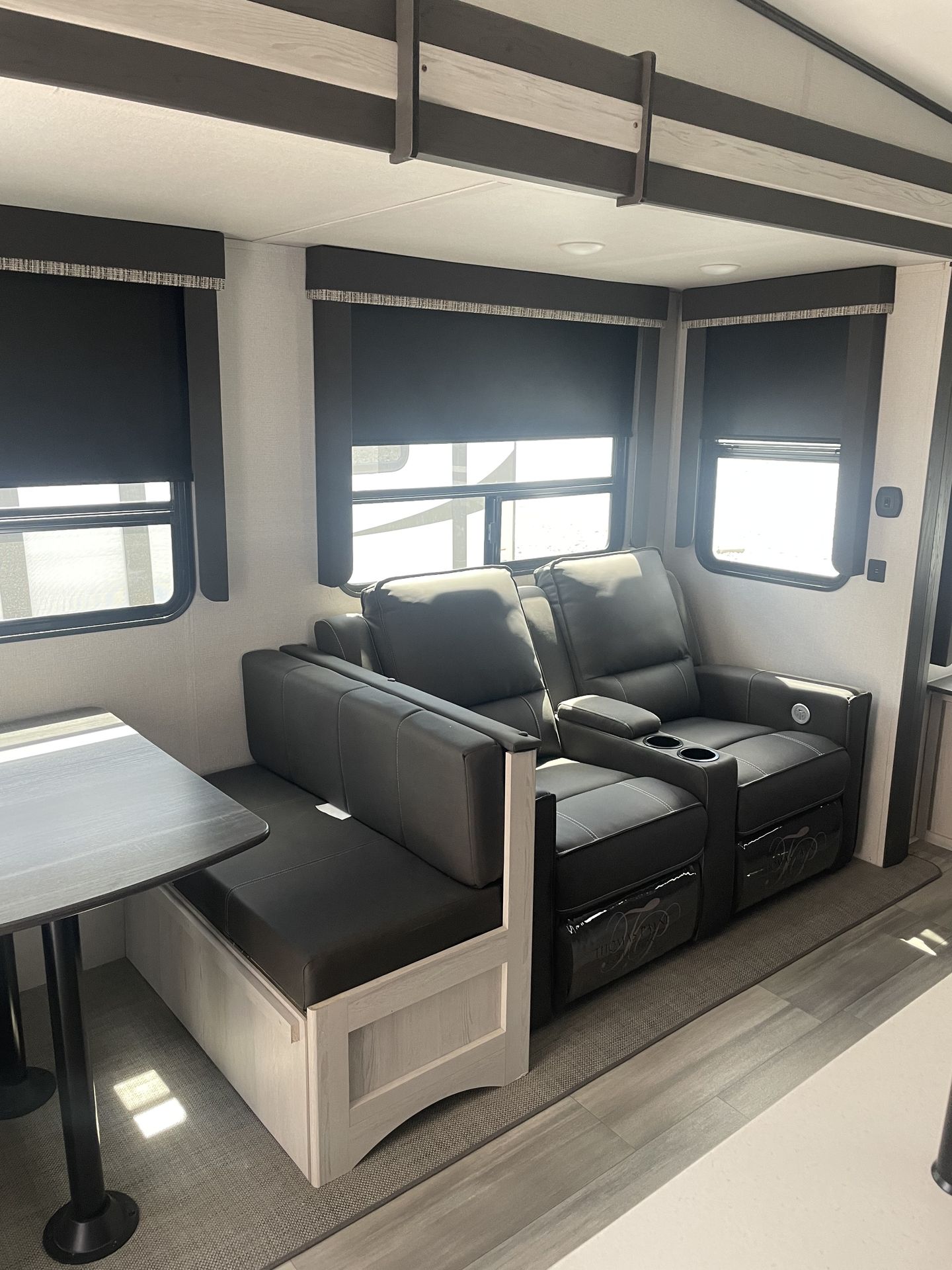 Photo 9 - 2022 Keystone Fifth Wheel rental photo 10