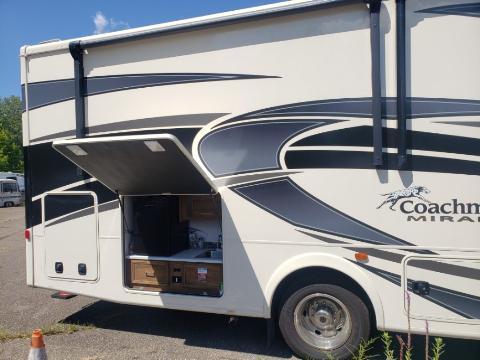 Photo 12 - 2021 Coach House Class A Motorhome rental photo 14