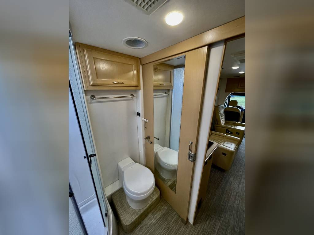 Photo 4 - 2018 Mercedes-Benz Class B Motorhome rental photo 6
