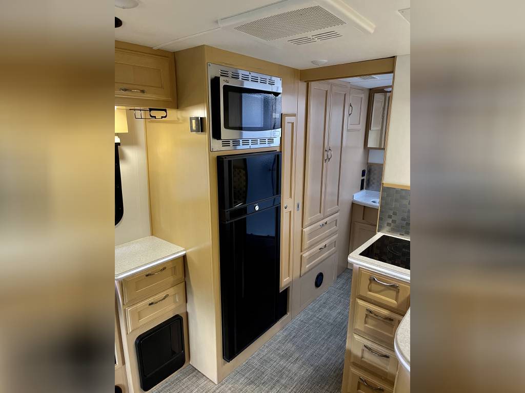 Photo 9 - 2018 Mercedes-Benz Class B Motorhome rental photo 11