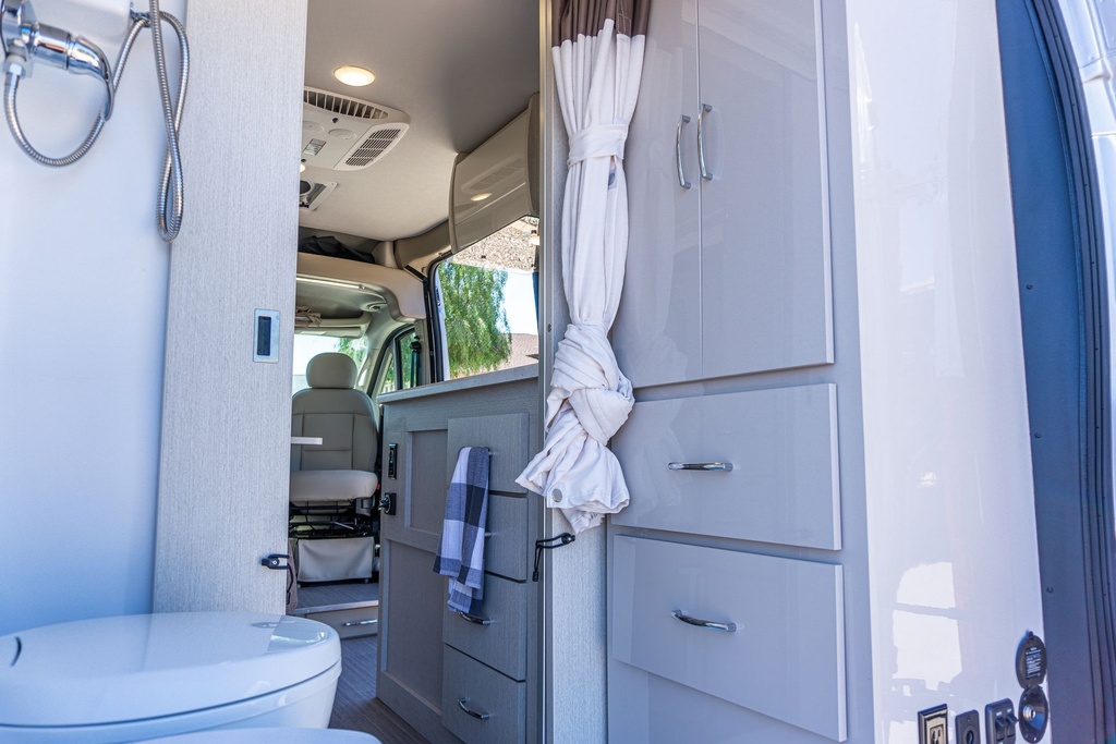Photo 4 - 2022 Thor Motor Coach Class B Motorhome rental photo 6