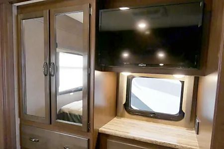 Photo 15 - 2019 Thor Motor Coach Class A Motorhome rental photo 17
