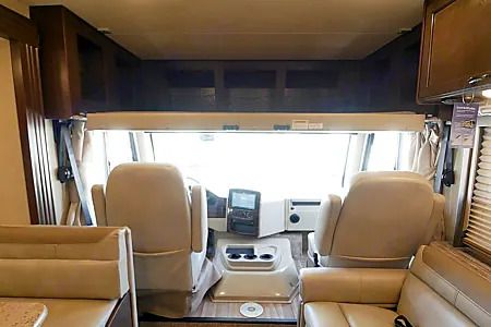Photo 16 - 2019 Thor Motor Coach Class A Motorhome rental photo 18