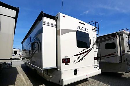 Photo 41 - 2019 Thor Motor Coach Class A Motorhome rental photo 43