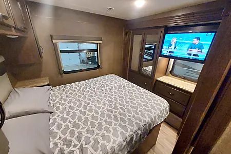 Photo 44 - 2019 Thor Motor Coach Class A Motorhome rental photo 46