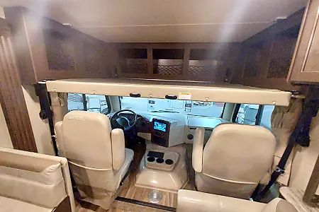 Photo 46 - 2019 Thor Motor Coach Class A Motorhome rental photo 48