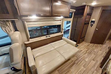 Photo 49 - 2019 Thor Motor Coach Class A Motorhome rental photo 51