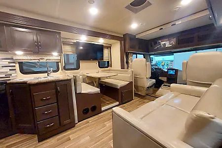 Photo 51 - 2019 Thor Motor Coach Class A Motorhome rental photo 53