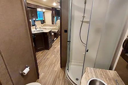 Photo 52 - 2019 Thor Motor Coach Class A Motorhome rental photo 54