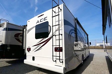 Photo 55 - 2019 Thor Motor Coach Class A Motorhome rental photo 57