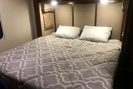 Photo 6 - 2017 Forest River Class A Motorhome rental photo 8