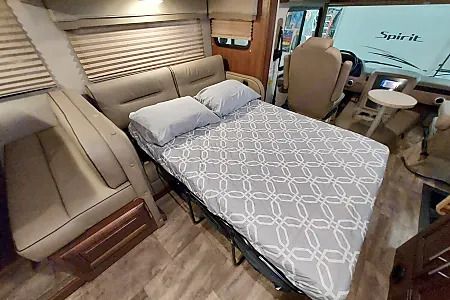 Photo 20 - 2017 Forest River Class A Motorhome rental photo 22