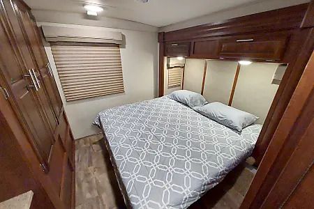 Photo 34 - 2017 Forest River Class A Motorhome rental photo 36