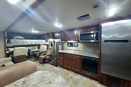 Photo 2 - 2014 Thor Motor Coach Class A Motorhome rental photo 4