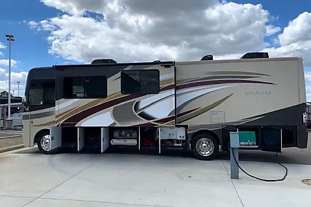 Photo 3 - 2014 Thor Motor Coach Class A Motorhome rental photo 5