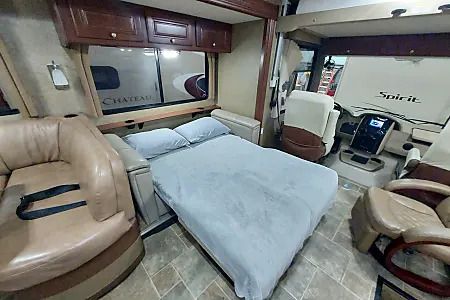 Photo 4 - 2014 Thor Motor Coach Class A Motorhome rental photo 6