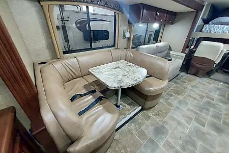 Photo 7 - 2014 Thor Motor Coach Class A Motorhome rental photo 9