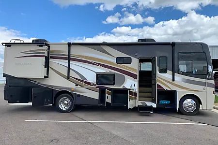 Photo 8 - 2014 Thor Motor Coach Class A Motorhome rental photo 10