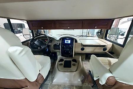 Photo 10 - 2014 Thor Motor Coach Class A Motorhome rental photo 12