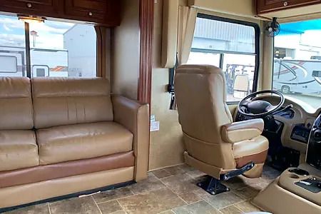 Photo 13 - 2014 Thor Motor Coach Class A Motorhome rental photo 15