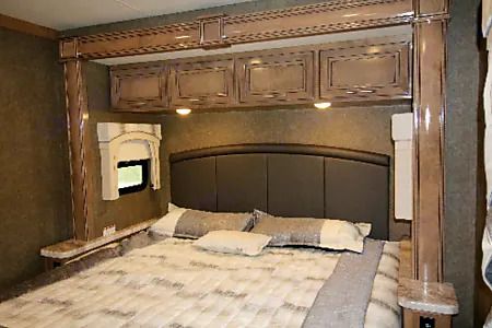 Photo 19 - 2014 Thor Motor Coach Class A Motorhome rental photo 21