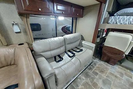Photo 25 - 2014 Thor Motor Coach Class A Motorhome rental photo 27