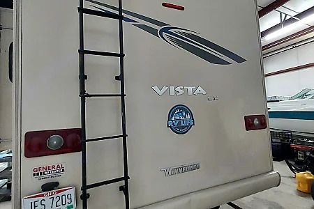 Photo 19 - 2017 Winnebago Class A Motorhome rental photo 21