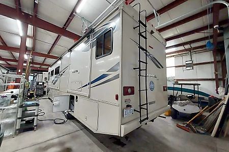 Photo 42 - 2017 Winnebago Class A Motorhome rental photo 44