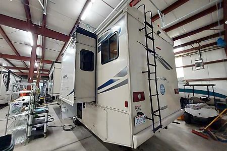 Photo 43 - 2017 Winnebago Class A Motorhome rental photo 45