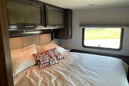 Photo 18 - 2021 Holiday  Rambler Class A Motorhome rental photo 20