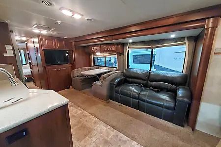 Photo 16 - 2013 Forest River Class A Motorhome rental photo 18