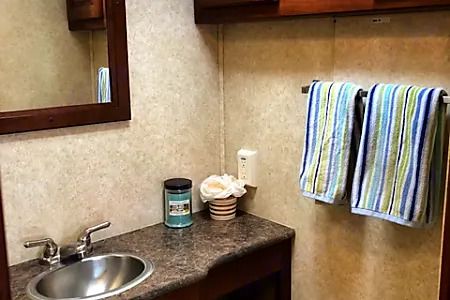 Photo 24 - 2013 Forest River Class A Motorhome rental photo 26