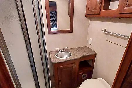 Photo 25 - 2013 Forest River Class A Motorhome rental photo 27