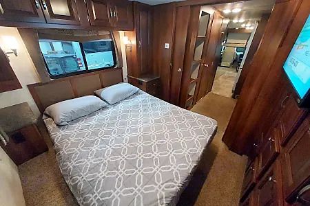 Photo 31 - 2013 Forest River Class A Motorhome rental photo 33